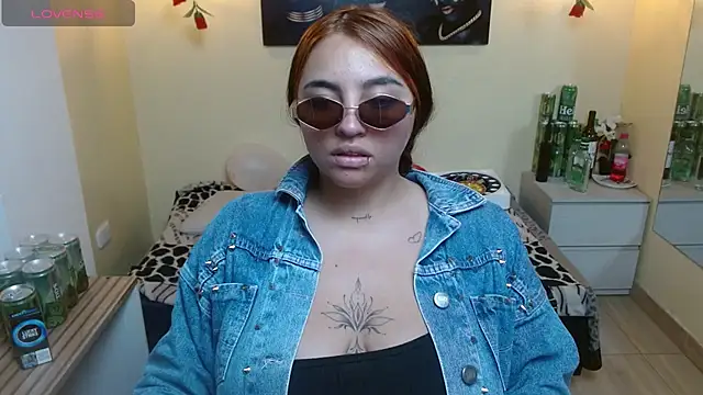 Miley Clarck online show from May 2026 01:27:01 PM