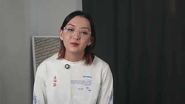 Snapshot of DeeCosca chatting on March 2026 06:07:02 AM DeeCosca online show from March 2026 06:07:02 AM