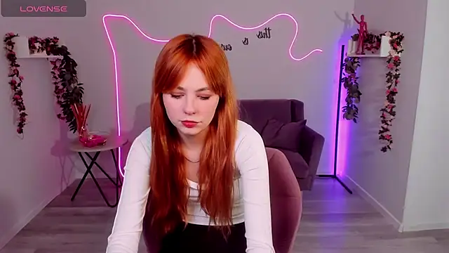 Snapshot of MiaSensitive chatting on April 2026 12:17:02 PM MiaSensitive online show from April 2026 12:17:02 PM