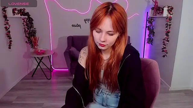 Snapshot of MiaSensitive chatting on April 2026 06:22:01 AM MiaSensitive online show from April 2026 06:22:01 AM