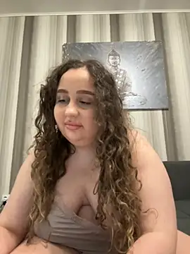 Snapshot of CurlyMaddie chatting on April 2026 05:57:01 PM CurlyMaddie online show from April 2026 05:57:01 PM