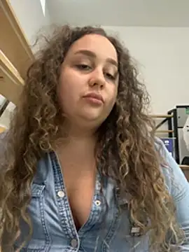 Snapshot of CurlyMaddie chatting on July 2026 09:03:01 AM CurlyMaddie online show from July 2026 09:03:01 AM