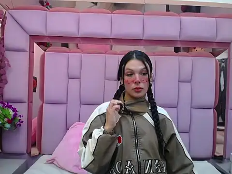 Salome Saen  online show from April 2026 01:06:02 PM
