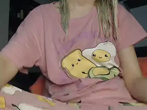 Snapshot of MessyQueen chatting on March 2026 08:24:01 PM MessyQueen online show from March 2026 08:24:01 PM