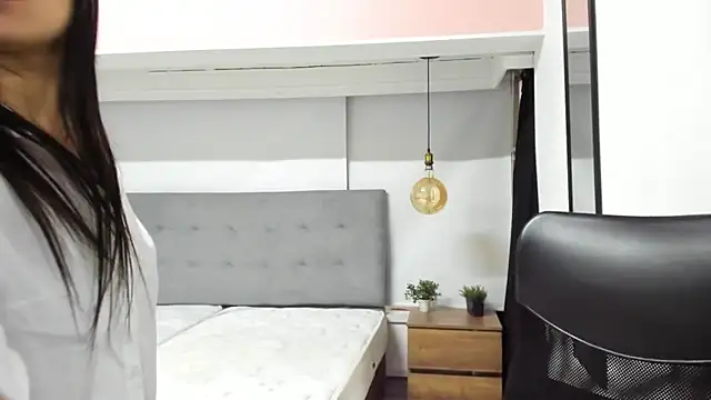 Snapshot of LindaCatalina_ chatting on March 2026 01:11:02 PM LindaCatalina online show from March 2026 01:11:02 PM