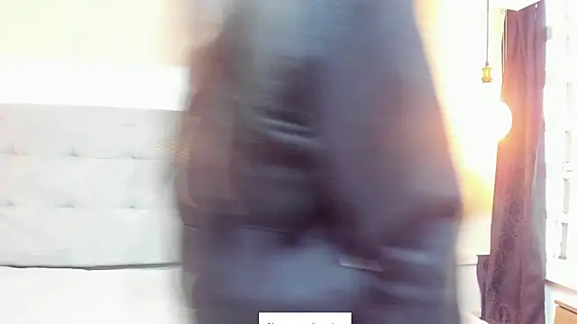 Snapshot of LindaCatalina_ chatting on April 2026 12:27:01 PM LindaCatalina online show from April 2026 12:27:01 PM
