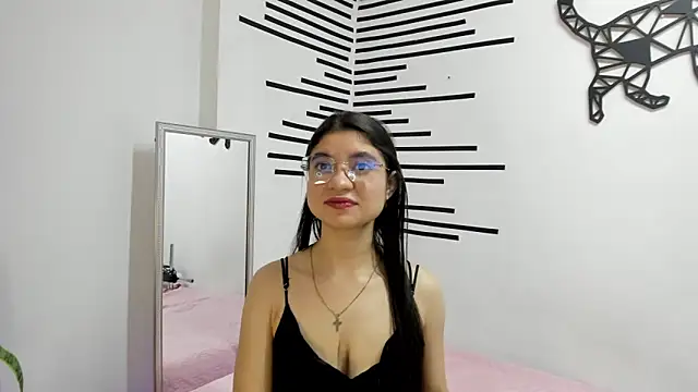 Snapshot of LindaCatalina_ chatting on June 2026 01:12:01 PM LindaCatalina online show from June 2026 01:12:01 PM