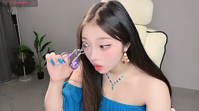 Yukiy8877 online show from April 2026 11:29:01 PM