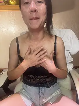 Snapshot of lilysister66 chatting on April 2026 03:24:02 PM lilysister66 online show from April 2026 03:24:02 PM