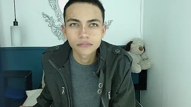 Snapshot of romeo_laurient chatting on June 2026 11:47:02 AM romeo laurient online show from June 2026 11:47:02 AM
