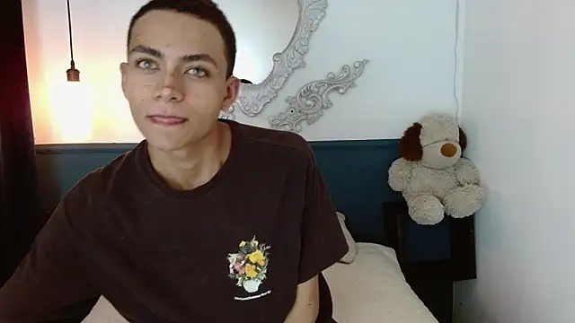 Snapshot of romeo_laurient chatting on June 2026 05:39:02 PM romeo laurient online show from June 2026 05:39:02 PM
