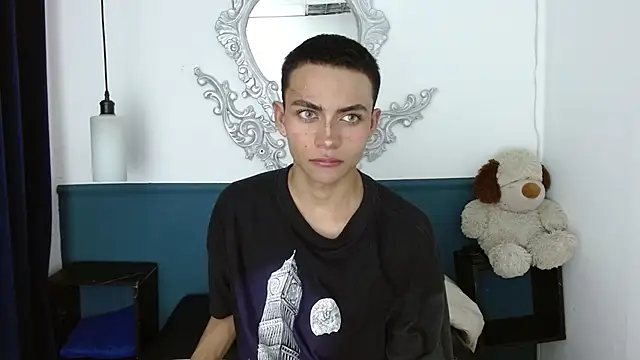 Snapshot of romeo_laurient chatting on June 2026 08:44:02 PM romeo laurient online show from June 2026 08:44:02 PM