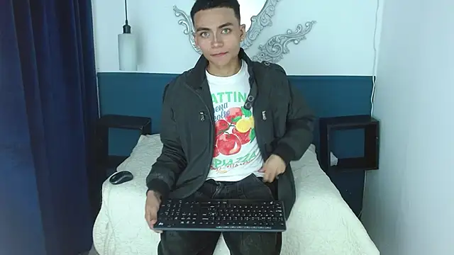 Snapshot of romeo_laurient chatting on June 2026 08:04:02 AM romeo laurient online show from June 2026 08:04:02 AM