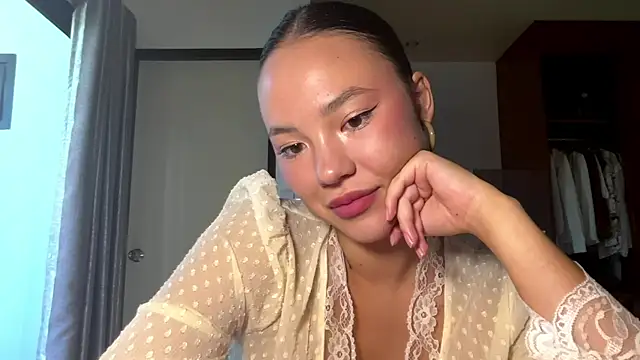 Snapshot of kamila_18_french chatting on March 2026 05:18:01 AM kamila 18 french online show from March 2026 05:18:01 AM