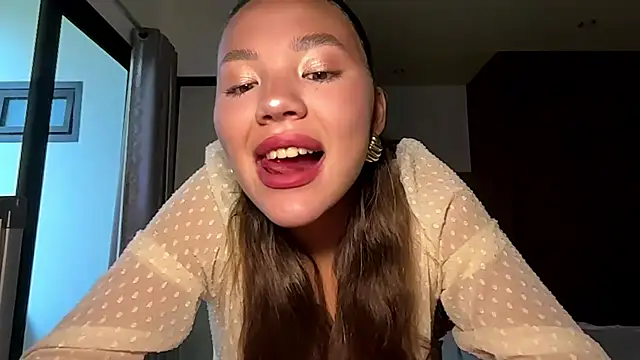 Snapshot of kamila_18_french chatting on April 2026 02:31:01 AM kamila 18 french online show from April 2026 02:31:01 AM