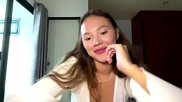 Snapshot of kamila_18_french chatting on April 2026 06:19:01 AM kamila 18 french online show from April 2026 06:19:01 AM