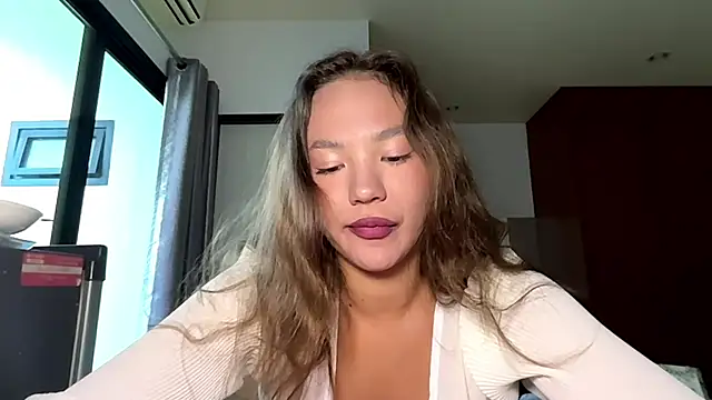 Snapshot of kamila_18_french chatting on April 2026 05:07:01 AM kamila 18 french online show from April 2026 05:07:01 AM