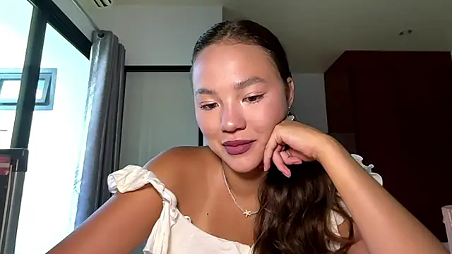 Snapshot of kamila_18_french chatting on April 2026 05:10:01 AM kamila 18 french online show from April 2026 05:10:01 AM