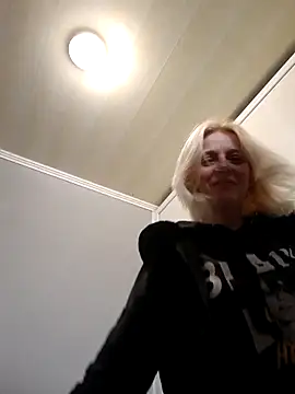 Snapshot of MiaLove183 chatting on March 2026 12:05:03 PM MiaLove183 online show from March 2026 12:05:03 PM