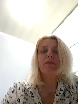 MiaLove183 online show from May 2026 01:51:02 PM