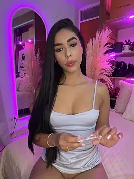 Snapshot of Rossie_Blooms chatting on May 2026 07:32:01 PM Rossie Blooms online show from May 2026 07:32:01 PM