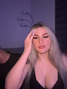 tiiffyy online show from April 2026 07:47:01 PM