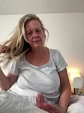 GwenWilde31 online show from May 2026 01:31:01 PM