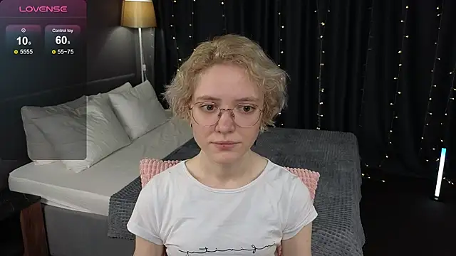 Snapshot of HottoKori chatting on May 2026 05:37:01 AM HottoKori online show from May 2026 05:37:01 AM