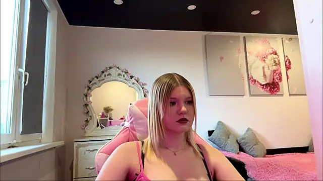 Snapshot of SweettAnny chatting on June 2026 05:30:02 PM SweettAnny online show from June 2026 05:30:02 PM