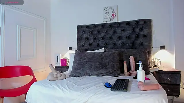 samara warren7 online show from May 2026 09:00:01 PM