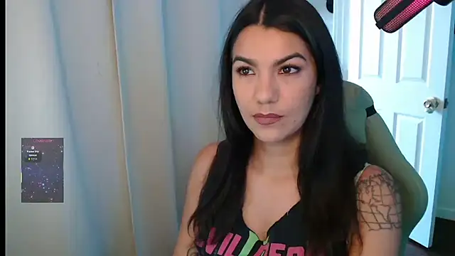 Snapshot of sweetRoxie chatting on May 2026 01:01:02 AM sweetRoxie online show from May 2026 01:01:02 AM