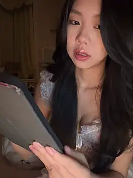 jolie 33 online show from May 2026 02:12:02 PM