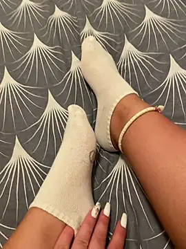 Snapshot of LilouPieds chatting on July 2026 08:14:01 PM LilouPieds online show from July 2026 08:14:01 PM