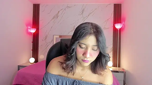 EsperanzaMora online show from May 2026 12:01:01 PM
