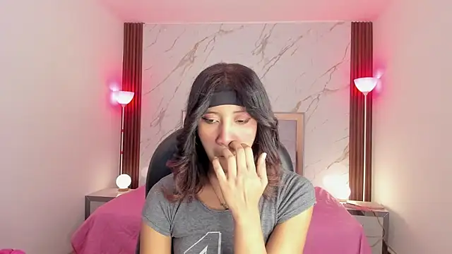 EsperanzaMora online show from May 2026 12:12:02 PM