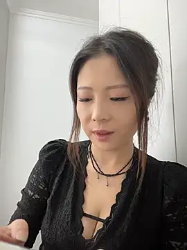 Snapshot of Lola666999 chatting on April 2026 01:19:02 AM Lola666999 online show from April 2026 01:19:02 AM