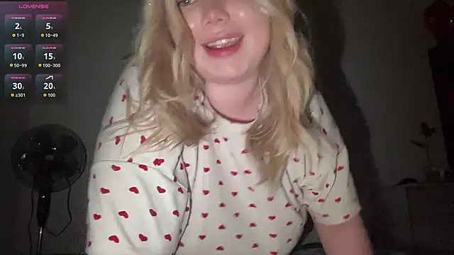 cutiejuliee online show from May 2026 07:22:01 PM