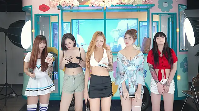 Snapshot of MSN102 chatting on March 2026 04:23:01 PM MSN102 online show from March 2026 04:23:01 PM