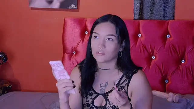 Snapshot of Val_viixen chatting on April 2026 12:06:02 PM Val viixen online show from April 2026 12:06:02 PM