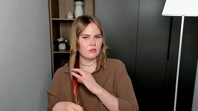 PaulinaBigley online show from April 2026 01:41:01 PM