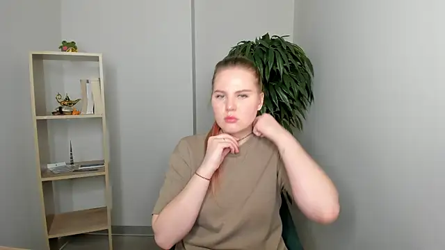 PaulinaBigley online show from April 2026 09:39:01 AM