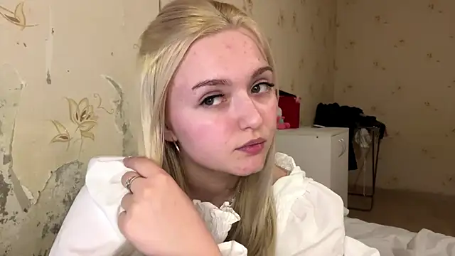 Sophia Blonde online show from April 2026 05:32:02 PM