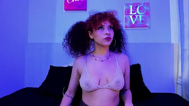 Snapshot of Naomi_Doll_ chatting on April 2026 08:20:02 PM Naomi Doll online show from April 2026 08:20:02 PM