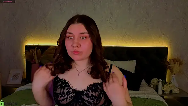 Snapshot of Maya_Raay chatting on April 2026 01:10:01 AM Maya Raay online show from April 2026 01:10:01 AM