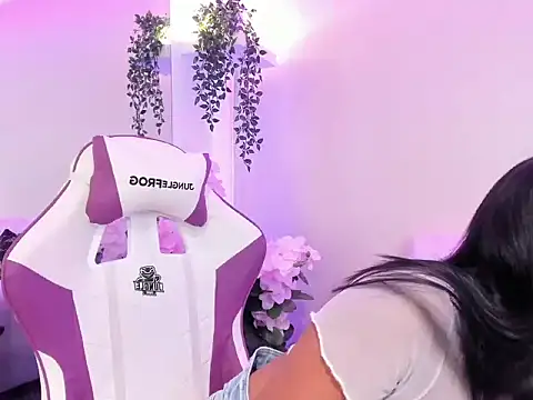 Daphnie Foxx online show from April 2026 10:47:01 PM