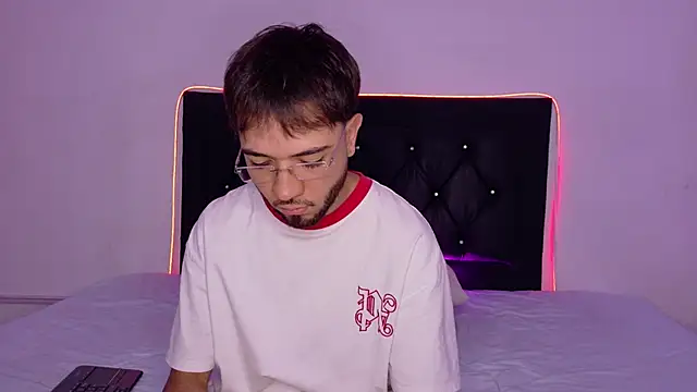 andymaxwell online show from March 2026 10:16:01 PM