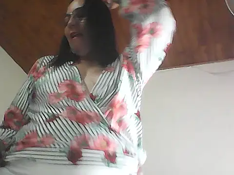 Snapshot of roxanne_xxx chatting on April 2026 02:22:02 PM roxanne xxx online show from April 2026 02:22:02 PM