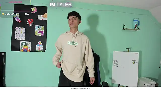 Snapshot of TYLERhHOT2005 chatting on April 2026 03:39:02 AM TYLERhHOT2005 online show from April 2026 03:39:02 AM