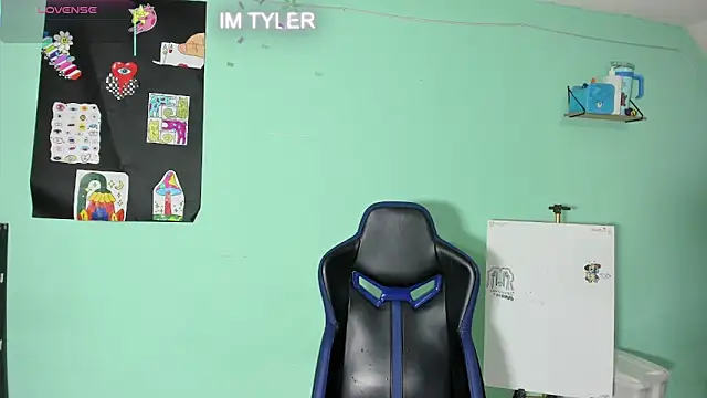 Snapshot of TYLERhHOT2005 chatting on April 2026 03:44:02 AM TYLERhHOT2005 online show from April 2026 03:44:02 AM