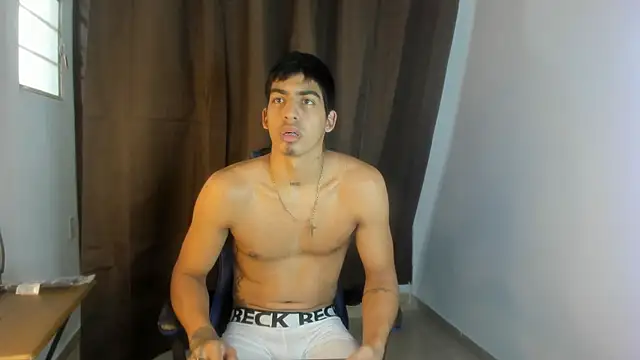Milo LatinBoy online show from April 2026 07:52:02 PM